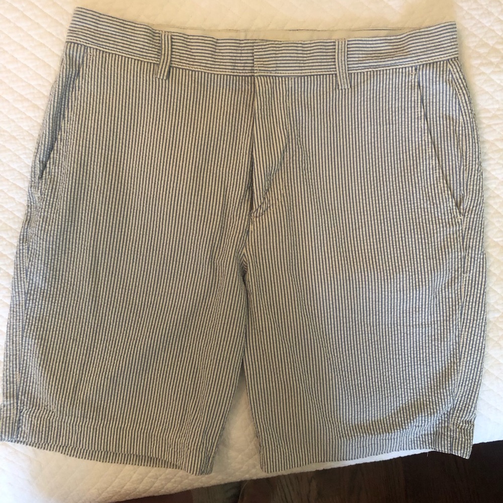 J. Crew searsucker men’s shorts 9” blue and white